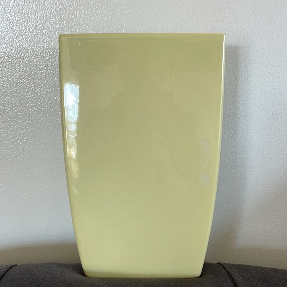Red Envelope Pistachio Green Rectangular Vase Pre-Owned (2)
